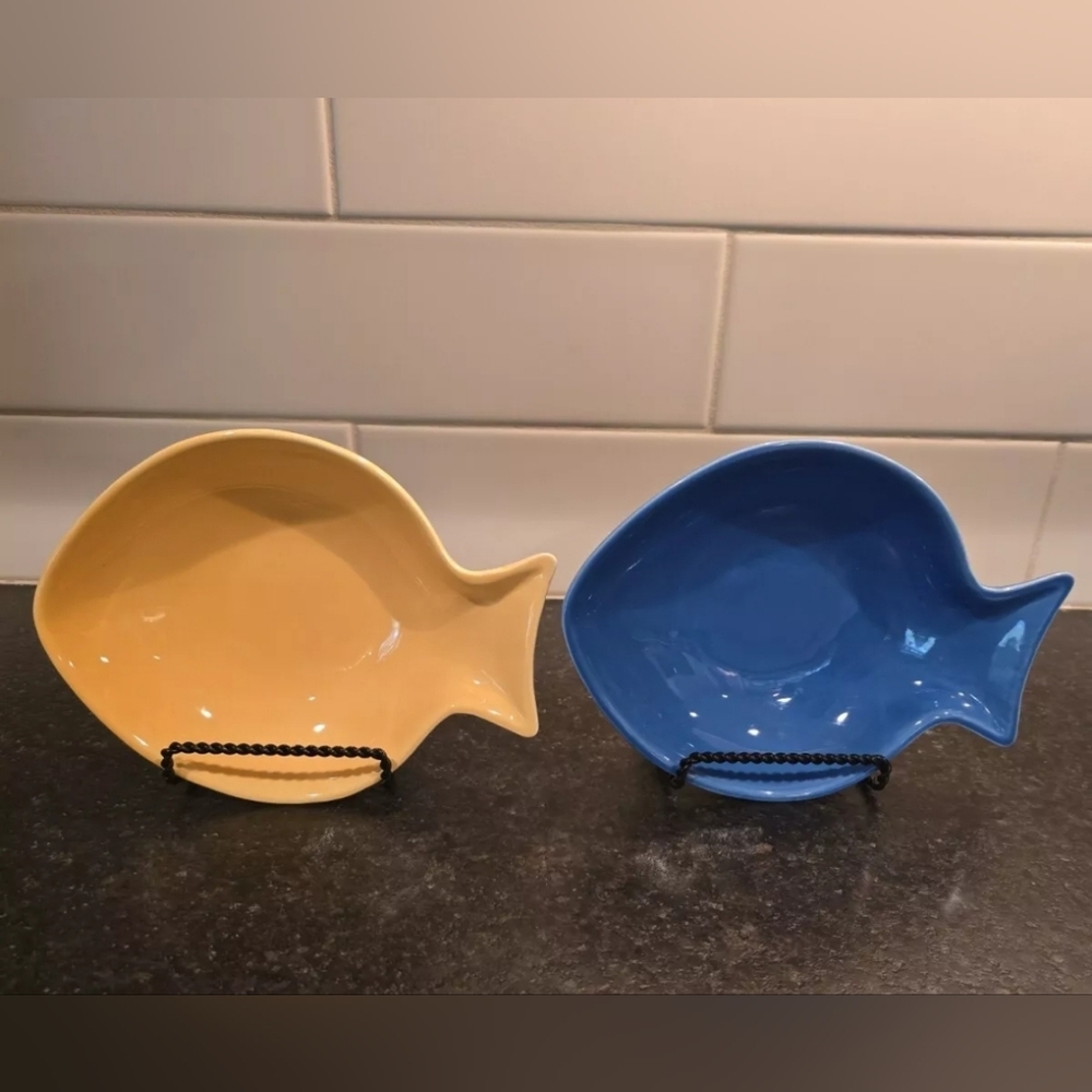 Harry & David yellow and blue fish shaped serving bowls set of 2